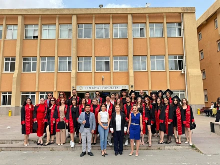 Selçuk Üniversitesi Rus Dili ve Edebiyatı Bölümünde Mezuniyet Coşkusu